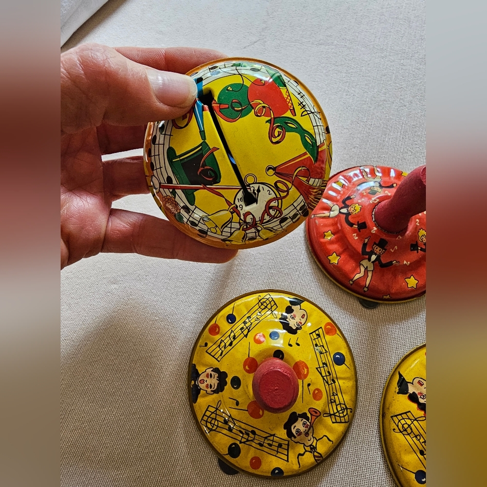 Vintage New Years Eve Multicolor Noisemakers - Picture 5 of 10